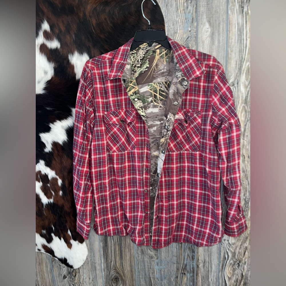 Buck Commander brand size medium reversible camo and red plaid snap up shirt